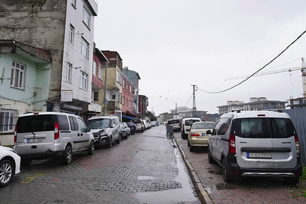 Kaldırımlar tamamen istila edildi: İstanbul'da her 6 araca 1 park yeri düşüyor 19
